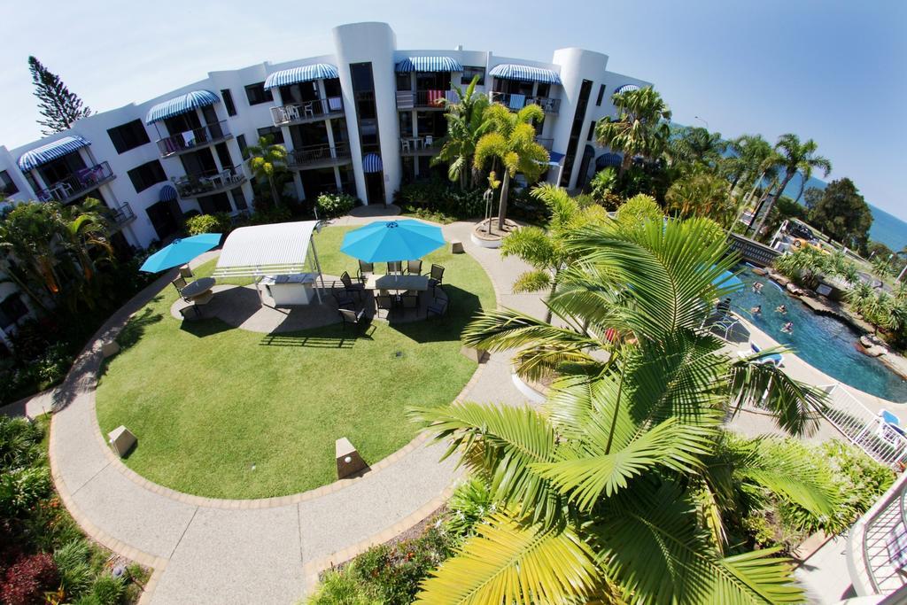 Headland Tropicana Resort Alexandra Headland Esterno foto